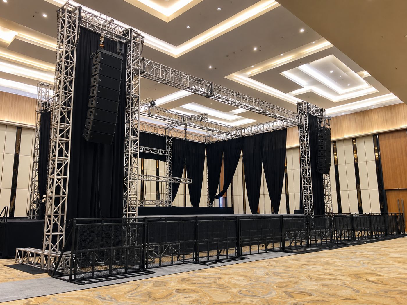 Dokumentasi Stage & Rigging oleh Lantai Atas Event Solution