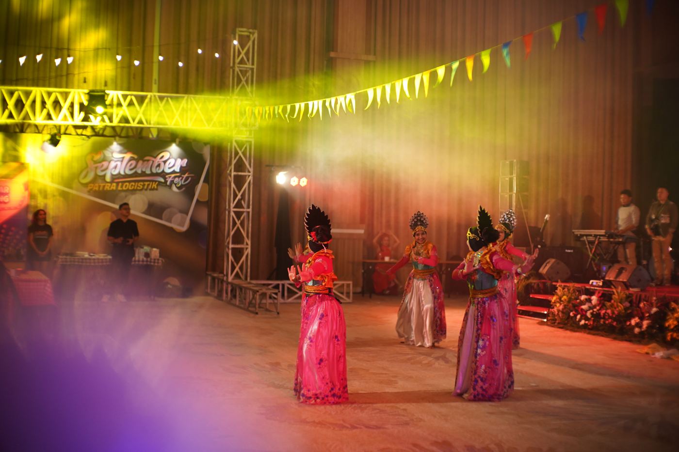 Dokumentasi Music & Performance oleh Lantai Atas Event Solution